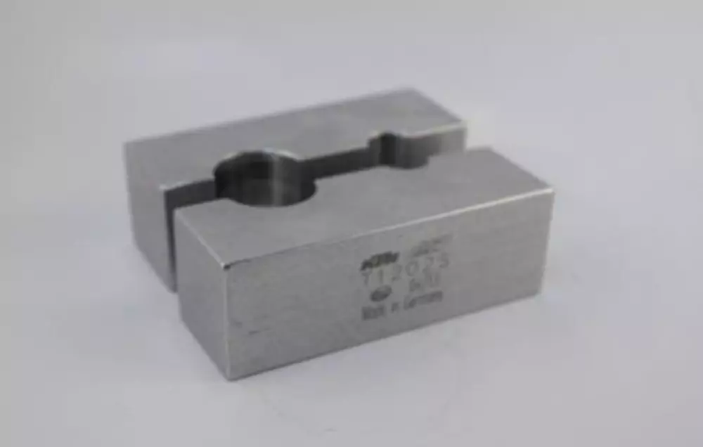 WP Klemmblock für Kolbenstange D=18/10 WP Klemmblock für Kolbenstange D=18/10